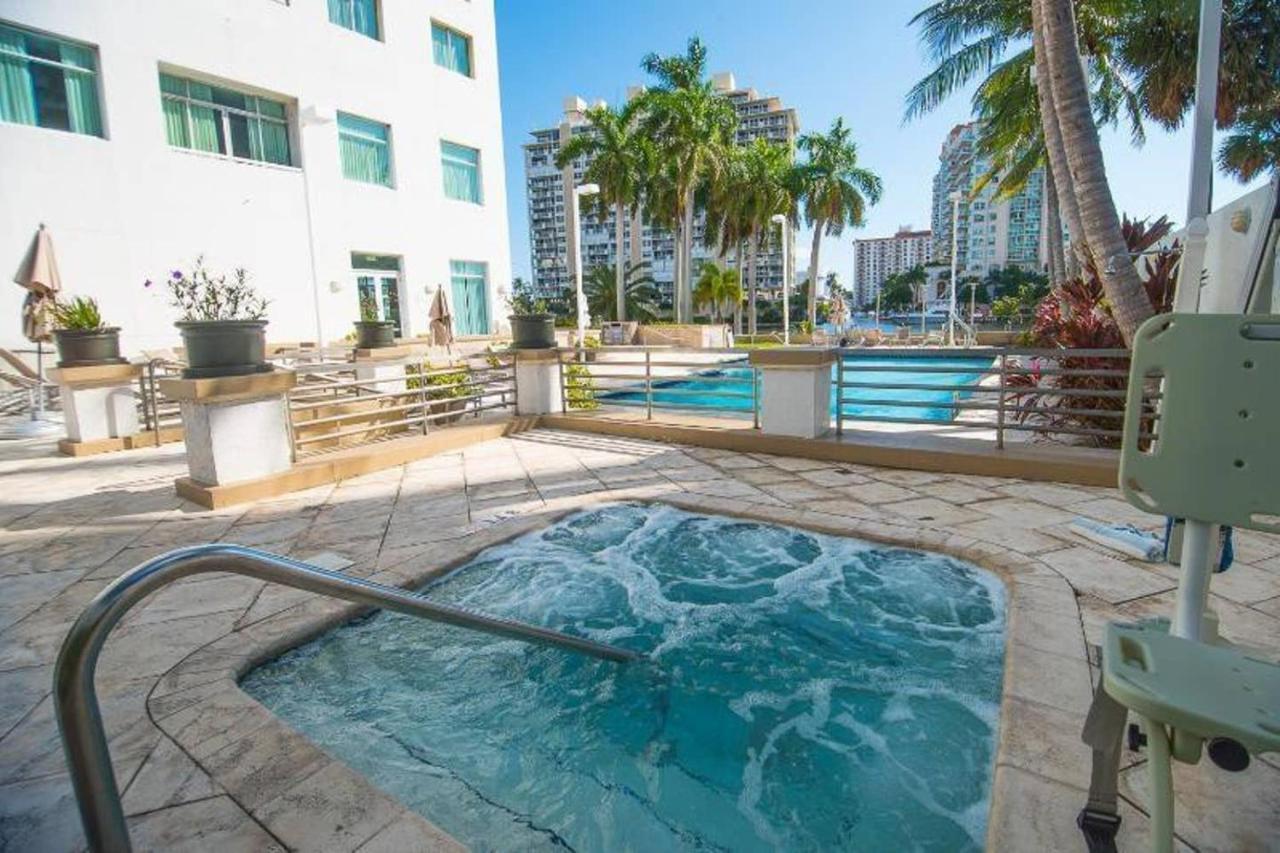 فورت لودرديل Waterview Condo- Spacious 2 Bedroom - Central - Steps To Beach المظهر الخارجي الصورة